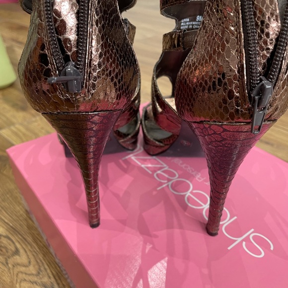 Bronze heels - Picture 5 of 6